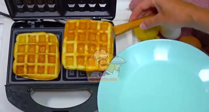 how-to-make-waffles-with-pancake-mix3